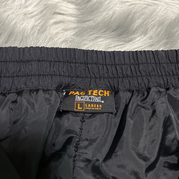 Woman’s Pac-tech Performance Black Snow Pants Size large - Picture 14 of 16